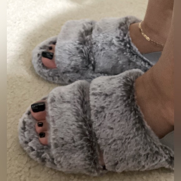 🔥EUC MAKALU CALIFORNIA SUPER CUTE&COMFY&FLUFFY HOUSE SHOES THEY FAVOR UGGS!!!! - Picture 4 of 8